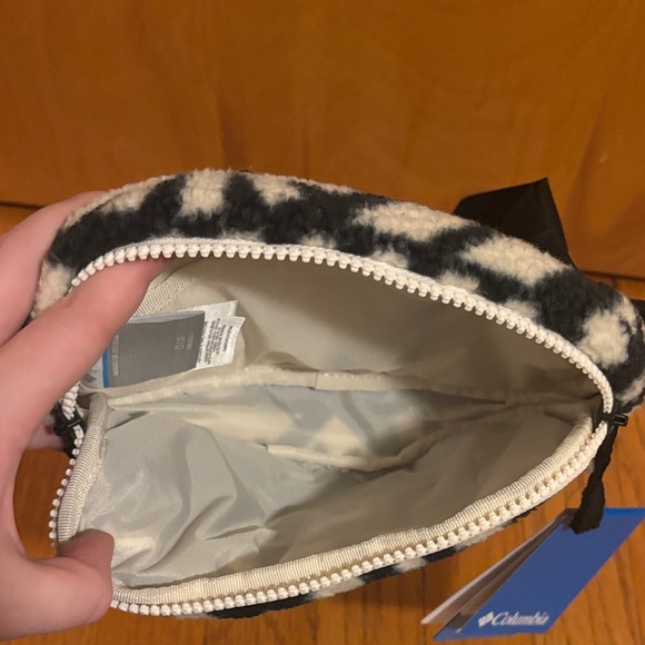 Columbia Monochrome Fleece Helvetia Belt Bag Hip Pack NWT - Picture 4 of 9